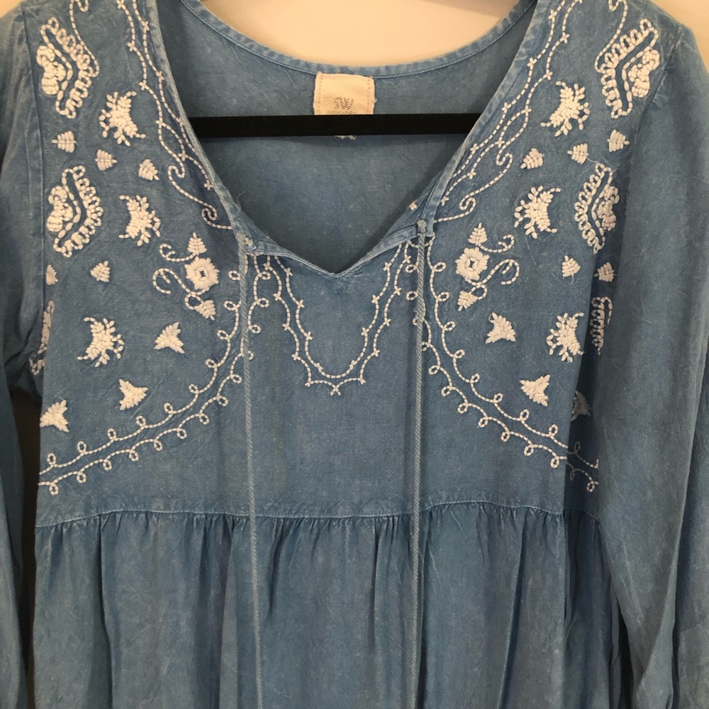 Flowy long sleeved shirt, light denim